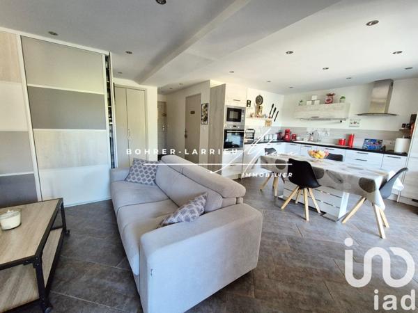 Appartement 2 pièces de 53 m² à Saint-Cyr-sur-Mer (83270)