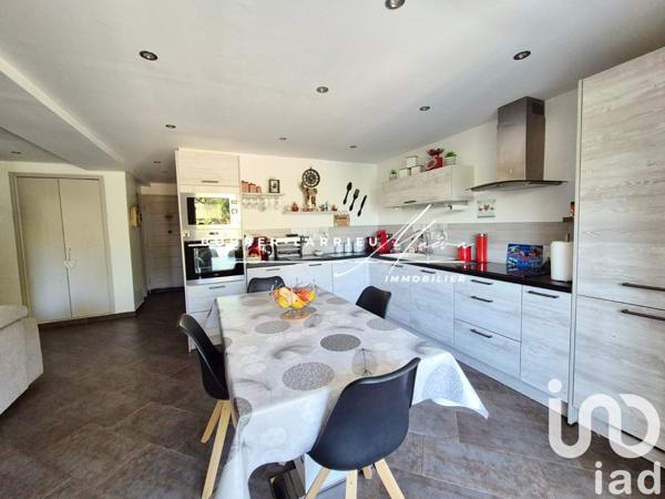 Appartement 2 pièces de 53 m² à Saint-Cyr-sur-Mer (83270)