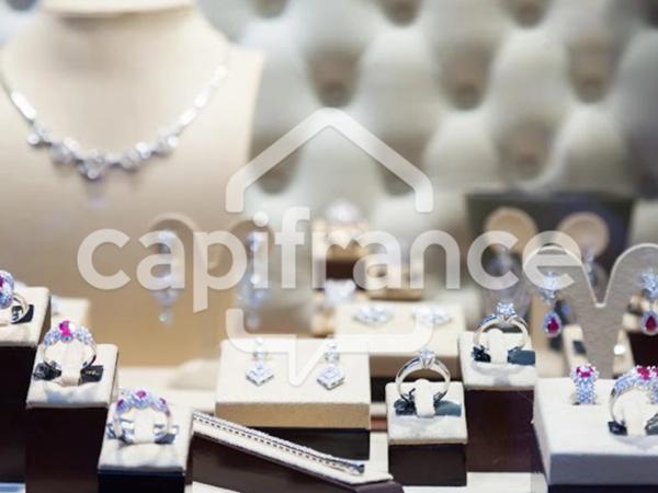 Local commercial Bail à céder LYON 4EME (69) jolie petit local de 15m2 environ + sa mezzanine emplacement N°1