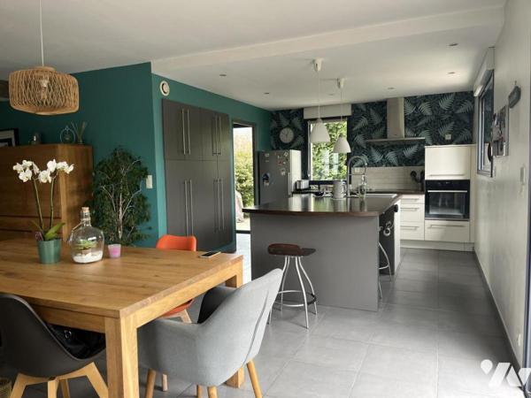 Maison de 2007 de type 7/8 avec jardin intimiste