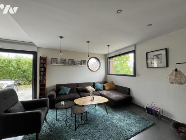 Maison de 2007 de type 7/8 avec jardin intimiste