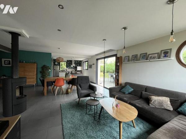 Maison de 2007 de type 7/8 avec jardin intimiste