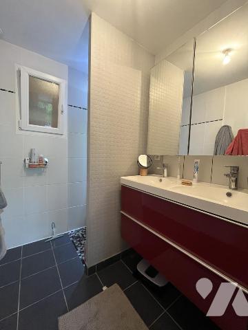 Maison de 2007 de type 7/8 avec jardin intimiste