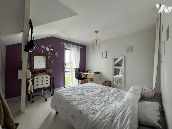 Maison de 2007 de type 7/8 avec jardin intimiste