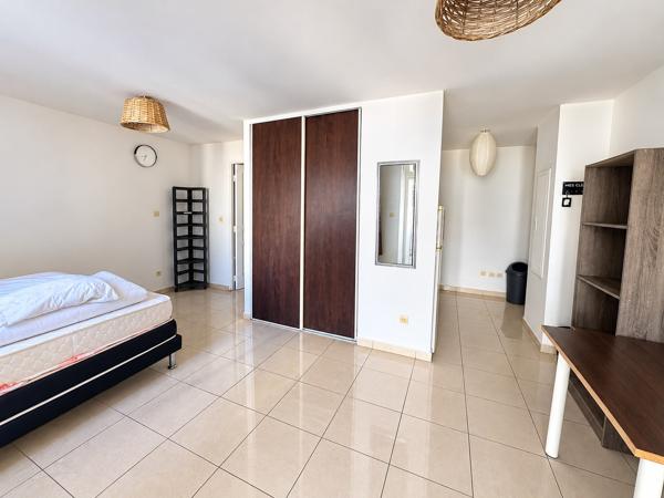 STUDIO MEUBLE DE 25,34 m² - AVEC BALCON