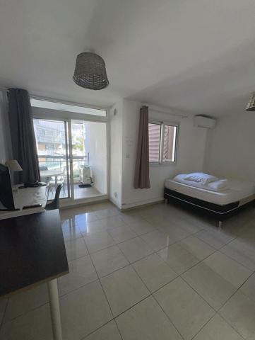 STUDIO MEUBLE DE 25,34 m² - AVEC BALCON
