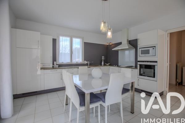 Maison à vendre 4 pièces 138 m² Sainte-Cécile-les-Vignes