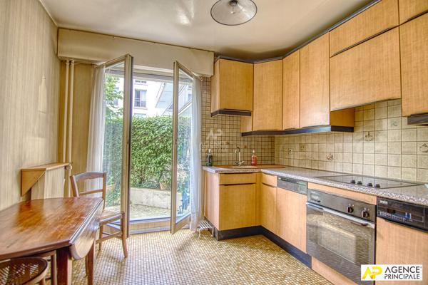 Versailles Rive-Droite Appartement 5 Pièces 113 m² avec terrasse arborée et 1 box 690 000 € **  - Référence  28100