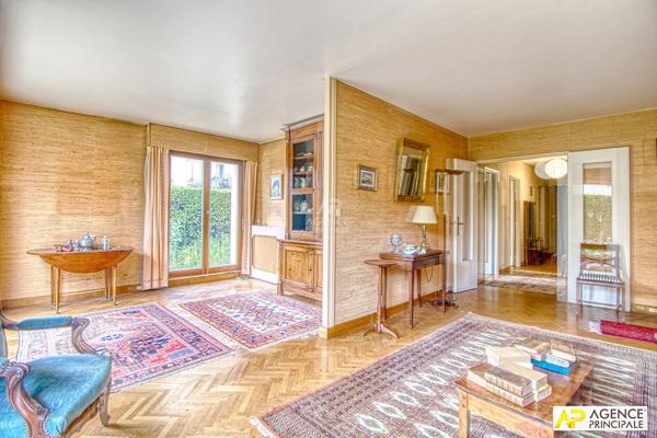 Versailles Rive-Droite Appartement 5 Pièces 113 m² avec terrasse arborée et 1 box 690 000 € **  - Référence  28100