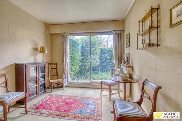 Versailles Rive-Droite Appartement 5 Pièces 113 m² avec terrasse arborée et 1 box 690 000 € **  - Référence  28100