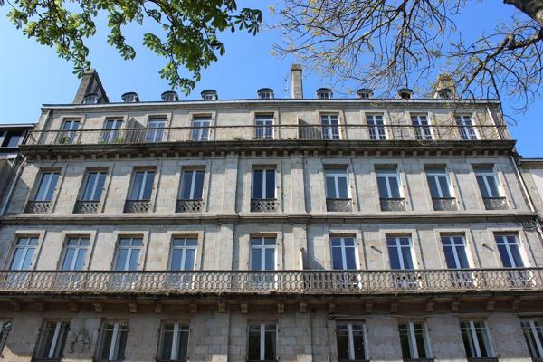 AU COEUR DE QUIMPER, UN BEL APPARTEMENT BOURGEOIS. - A QUIMPER Quimper CENTRE