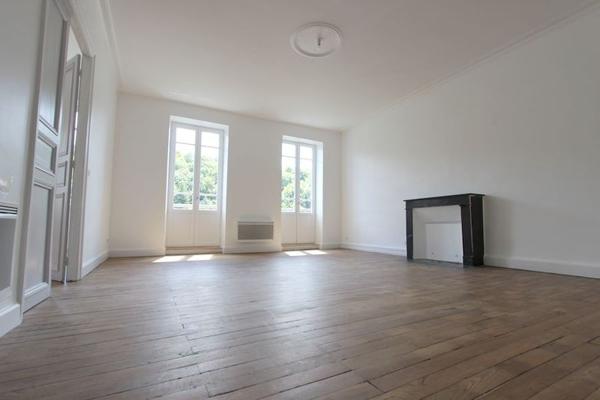 AU COEUR DE QUIMPER, UN BEL APPARTEMENT BOURGEOIS. - A QUIMPER Quimper CENTRE