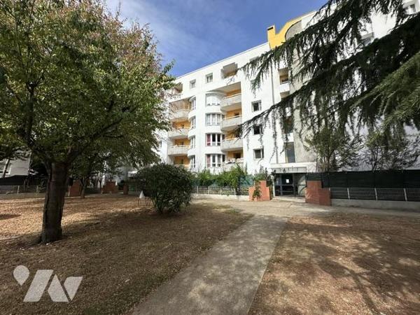 Appartement T1 de 32.47 m² (loi Carrez) avec une place de parking en sous-sol 