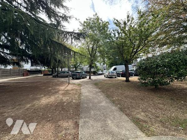 Appartement T1 de 32.47 m² (loi Carrez) avec une place de parking en sous-sol 