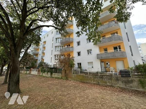 Appartement T1 de 32.47 m² (loi Carrez) avec une place de parking en sous-sol 