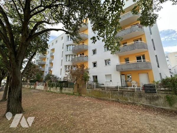 Appartement T1 de 32.47 m² (loi Carrez) avec une place de parking en sous-sol 