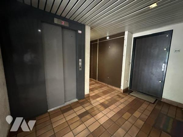 Appartement T1 de 32.47 m² (loi Carrez) avec une place de parking en sous-sol 