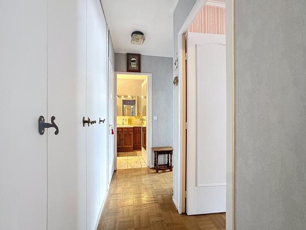 Lyon (69007) T3 83m² + GRAND BALCON + DOUBLE GARAGE (38 m²) Situé à Lyon 7e – Rue Jules Brunard