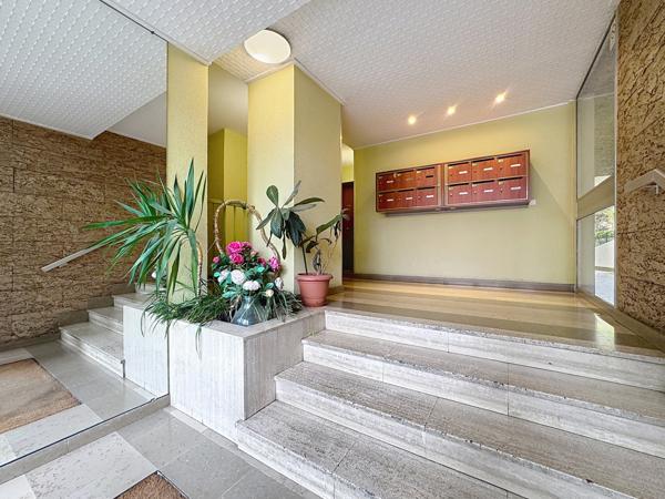 Lyon (69007) T3 83m² + GRAND BALCON + DOUBLE GARAGE (38 m²) Situé à Lyon 7e – Rue Jules Brunard