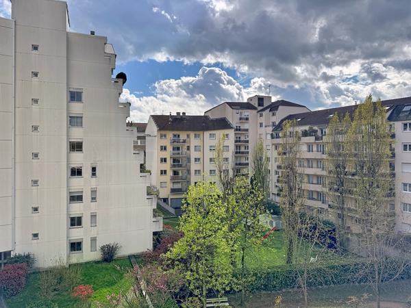 Lyon (69007) T3 83m² + GRAND BALCON + DOUBLE GARAGE (38 m²) Situé à Lyon 7e – Rue Jules Brunard