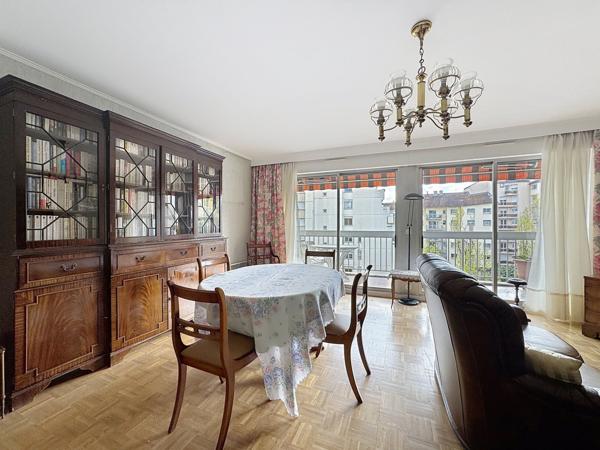 Lyon (69007) T3 83m² + GRAND BALCON + DOUBLE GARAGE (38 m²) Situé à Lyon 7e – Rue Jules Brunard