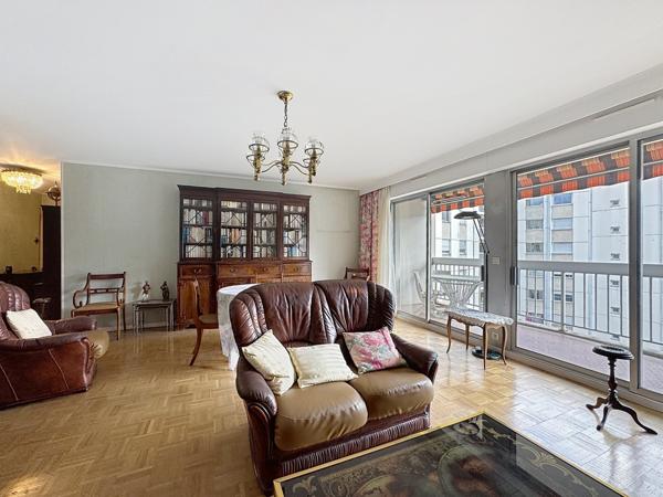 Lyon (69007) T3 83m² + GRAND BALCON + DOUBLE GARAGE (38 m²) Situé à Lyon 7e – Rue Jules Brunard