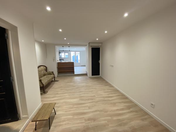 Maison
                                                                                                                                                                                                                                                                                                                        5 pièce(s)                                                                                                                                                                                                          3 chambre(s)                                                                                                                                                                                                          88  m²