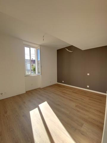 Maison
                                                                                                                                                                                                                                                                                                                        5 pièce(s)                                                                                                                                                                                                          3 chambre(s)                                                                                                                                                                                                          88  m²