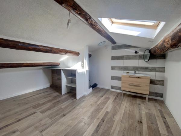 Maison
                                                                                                                                                                                                                                                                                                                        5 pièce(s)                                                                                                                                                                                                          3 chambre(s)                                                                                                                                                                                                          88  m²
