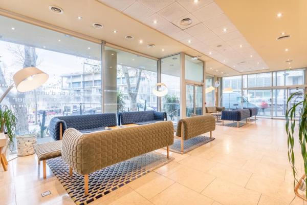 Marseille (13001) Au pied de la Porte d'Aix et du Vieux Port