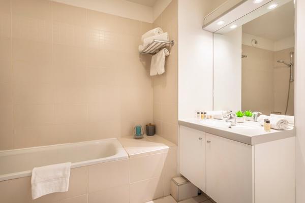 Marseille (13001) Au pied de la Porte d'Aix et du Vieux Port