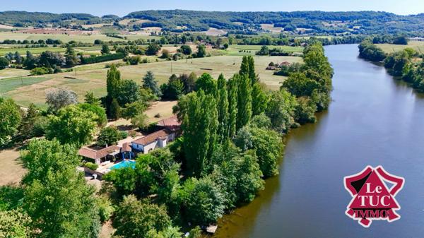 Propriété en pierre avec 2 hectares de parc au bord du Lot avec grange et piscine. Penne-d'Agenais (47140)