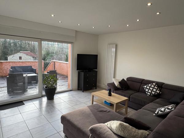 MAISON RÉNOVÉE, 2/3 CHAMBRES, GRANDE PIÈCE DE VIE, TERRASSE ET GARAGE