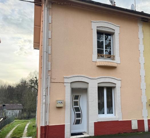 MAISON RÉNOVÉE, 2/3 CHAMBRES, GRANDE PIÈCE DE VIE, TERRASSE ET GARAGE