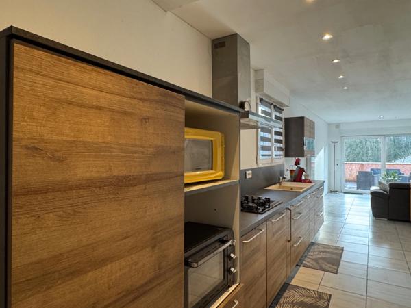 MAISON RÉNOVÉE, 2/3 CHAMBRES, GRANDE PIÈCE DE VIE, TERRASSE ET GARAGE