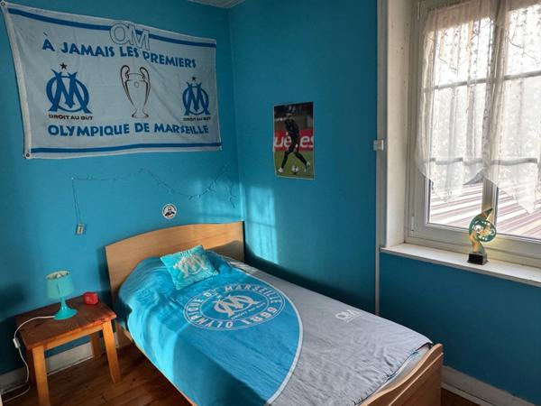 MAISON RÉNOVÉE, 2/3 CHAMBRES, GRANDE PIÈCE DE VIE, TERRASSE ET GARAGE