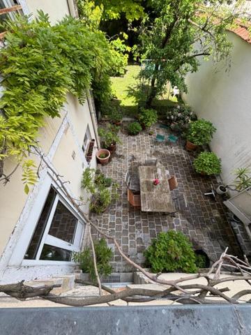 DEMEURE DE CARACTÈRE  hyper centre avec jardin et garage