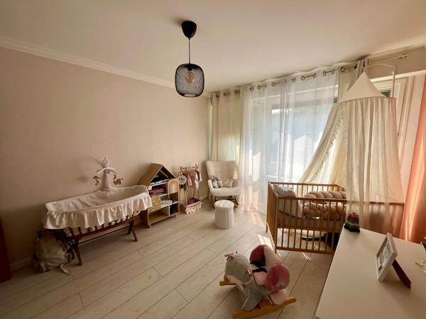 Magnifique F5 rénové par architecte avec garage en sous sol