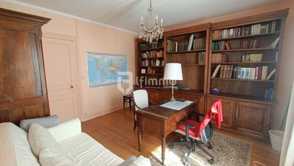 Provins maison de ville 100m² et grenier 85 m² au calme. Petit ext.