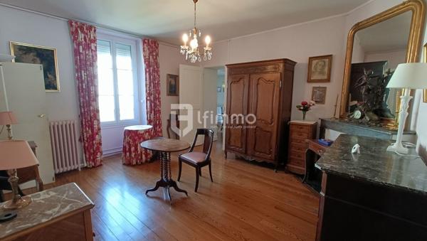 Provins maison de ville 100m² et grenier 85 m² au calme. Petit ext.