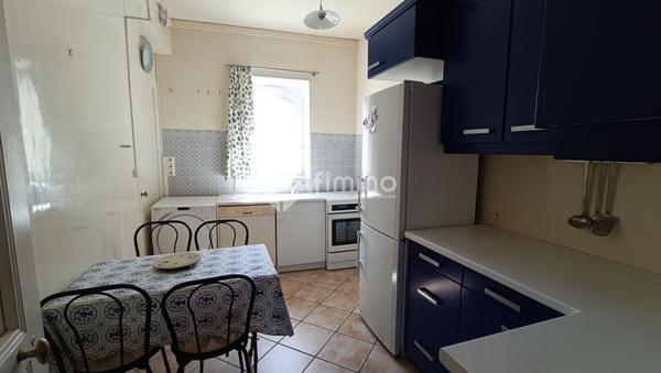 Provins maison de ville 100m² et grenier 85 m² au calme. Petit ext.