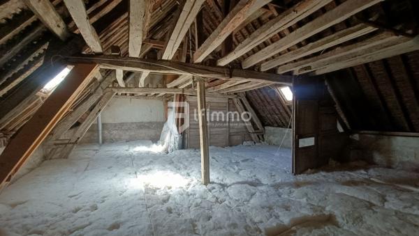 Provins maison de ville 100m² et grenier 85 m² au calme. Petit ext.