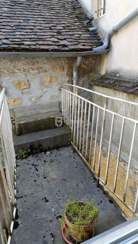 Provins maison de ville 100m² et grenier 85 m² au calme. Petit ext.