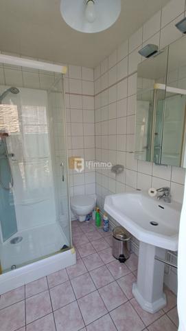 Provins maison de ville 100m² et grenier 85 m² au calme. Petit ext.