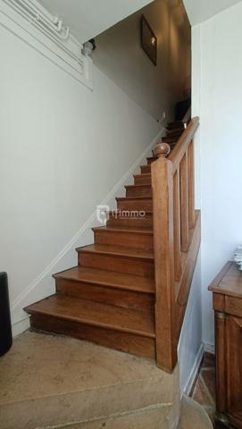 Provins maison de ville 100m² et grenier 85 m² au calme. Petit ext.