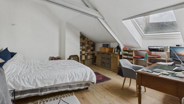 Maison familiale sur trois niveaux avec dépendance aménagée et piscine