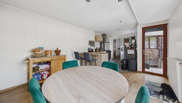 Maison familiale sur trois niveaux avec dépendance aménagée et piscine