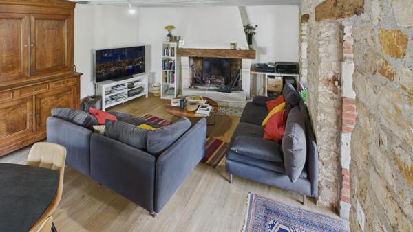 Maison familiale sur trois niveaux avec dépendance aménagée et piscine