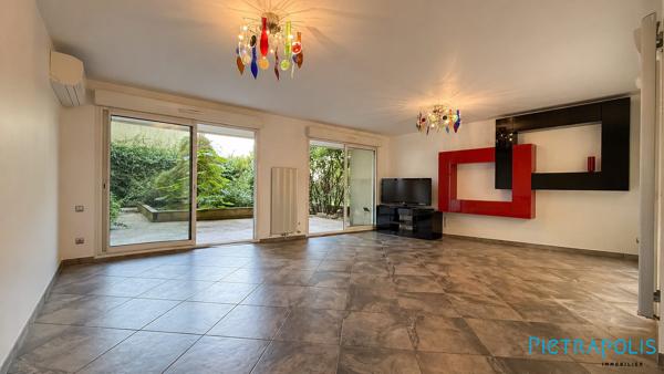 Maison de ville contemporaine  avec jardin et garage