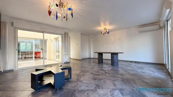 Maison de ville contemporaine  avec jardin et garage